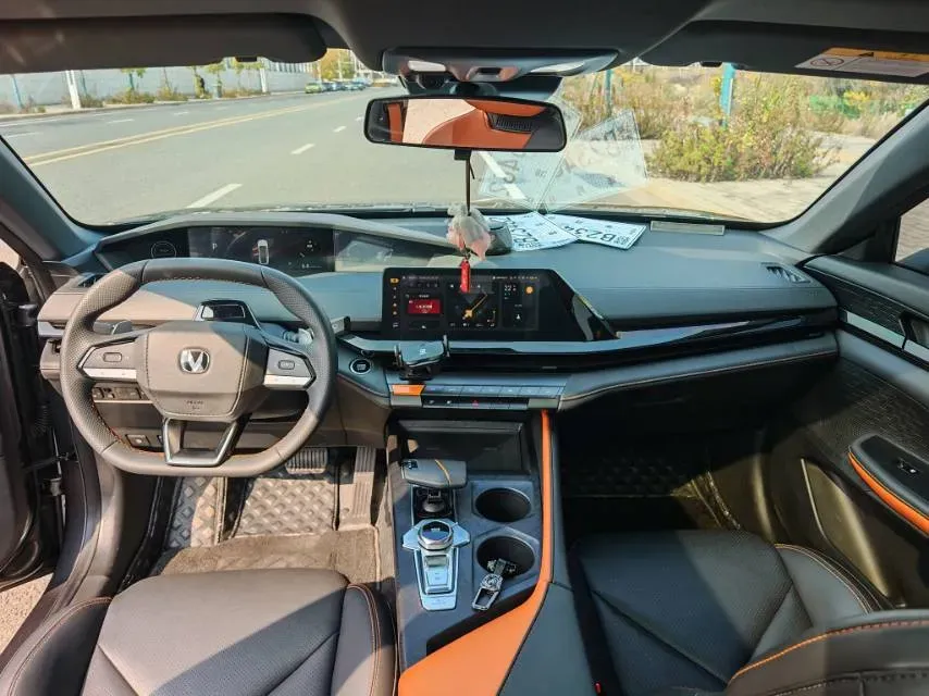 2022 ChangAn UNI-V 1.5T 188HP L4 7DCT,autocango,china used car exporter,china ev exporter,chinese used car exporter,chinese used ev exporter