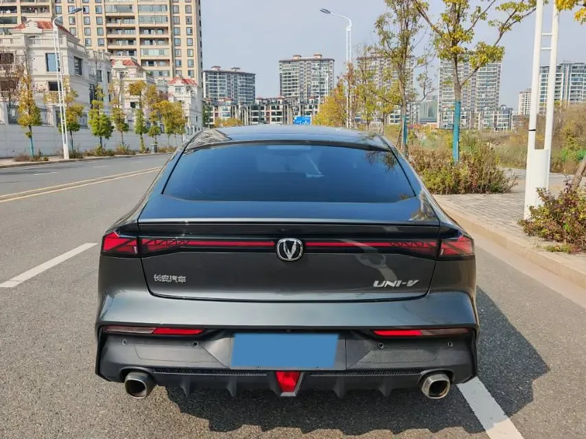 2022 ChangAn UNI-V 1.5T 188HP L4 7DCT,autocango,china used car exporter,china ev exporter,chinese used car exporter,chinese used ev exporter