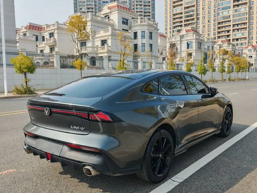 2022 ChangAn UNI-V 1.5T 188HP L4 7DCT,autocango,china used car exporter,china ev exporter,chinese used car exporter,chinese used ev exporter