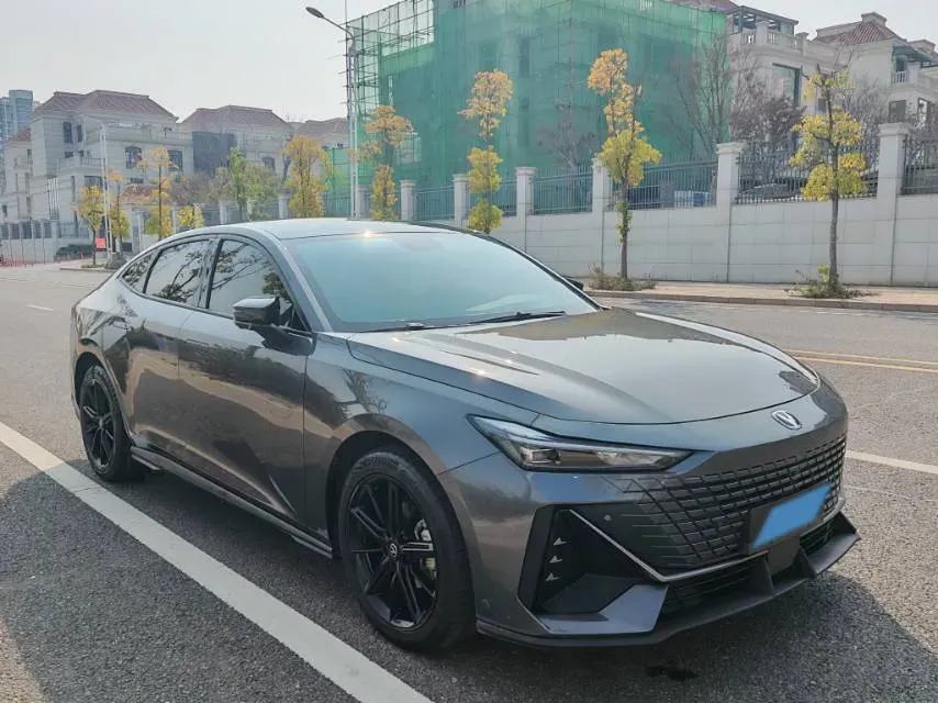 2022 ChangAn UNI-V 1.5T 188HP L4 7DCT,autocango,china used car exporter,china ev exporter,chinese used car exporter,chinese used ev exporter