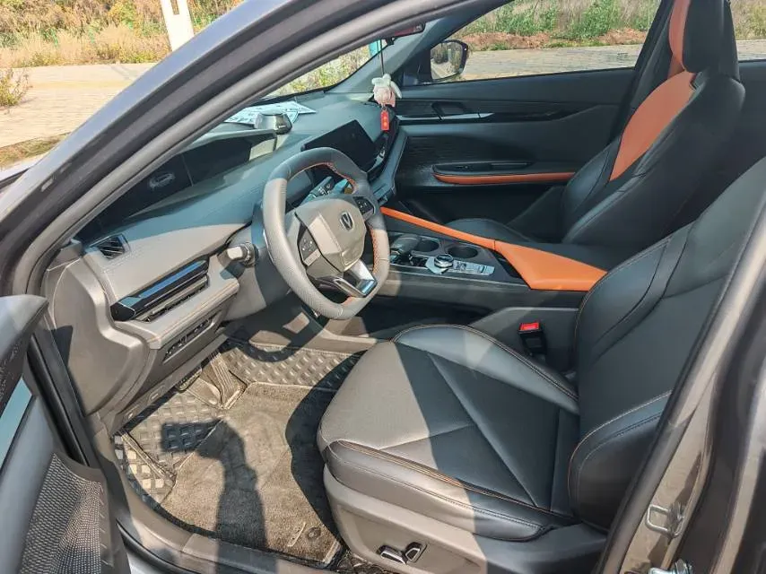 2022 ChangAn UNI-V 1.5T 188HP L4 7DCT,autocango,china used car exporter,china ev exporter,chinese used car exporter,chinese used ev exporter