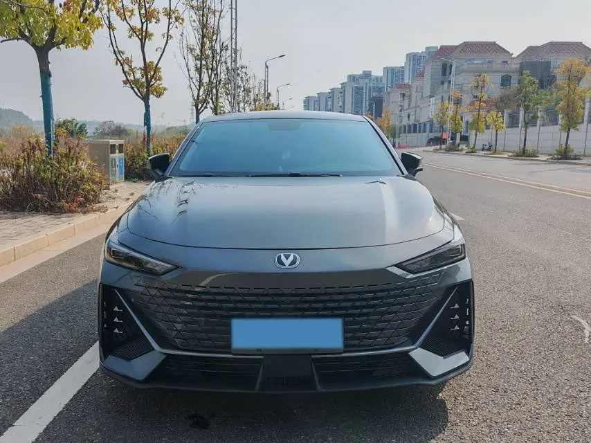2022 ChangAn UNI-V 1.5T 188HP L4 7DCT,autocango,china used car exporter,china ev exporter,chinese used car exporter,chinese used ev exporter