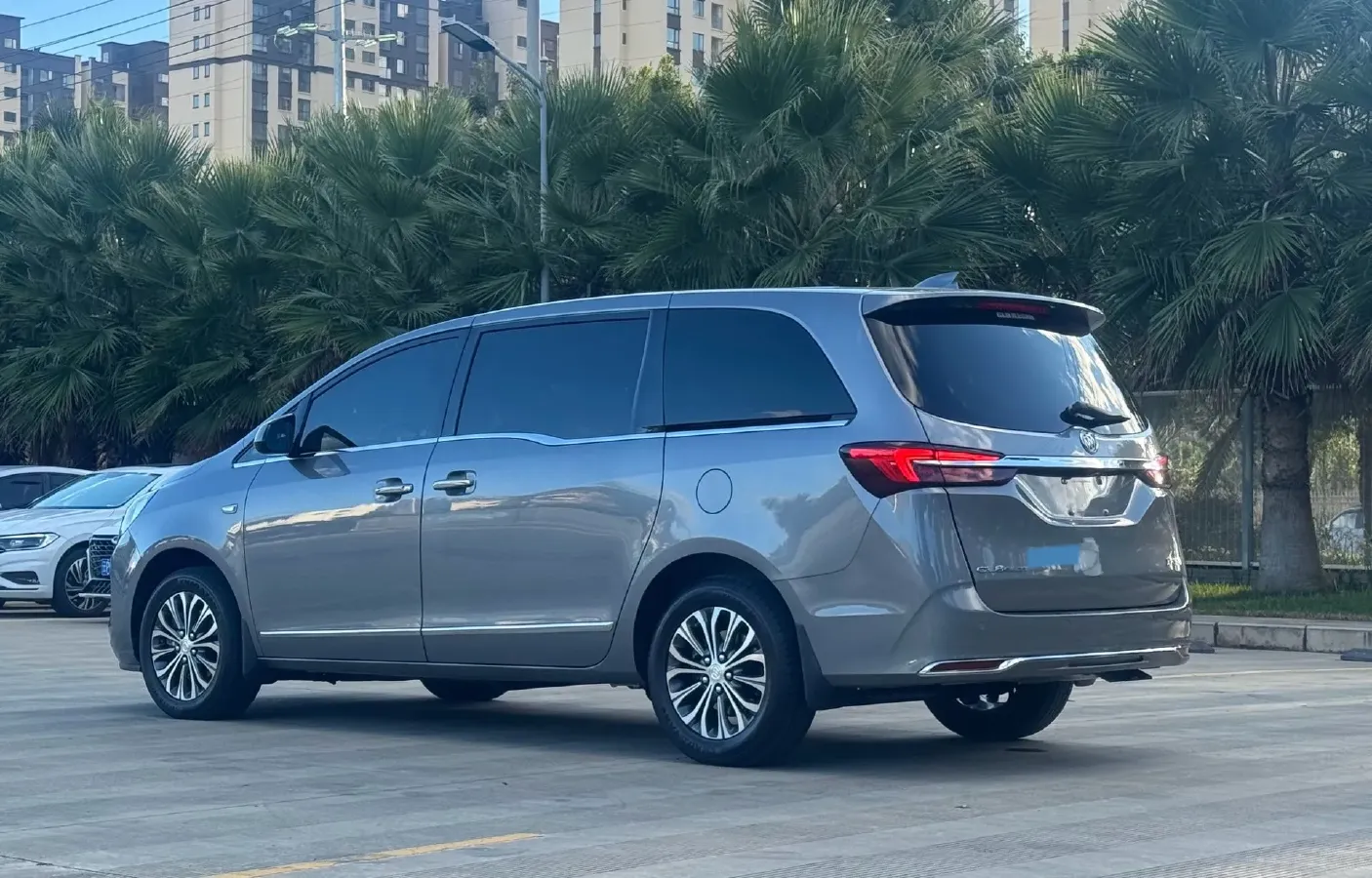 2021 Buick GL8 2.0T 237HP L4 9AT,autocango,china used car exporter,china ev exporter,chinese used car exporter,chinese used ev exporter