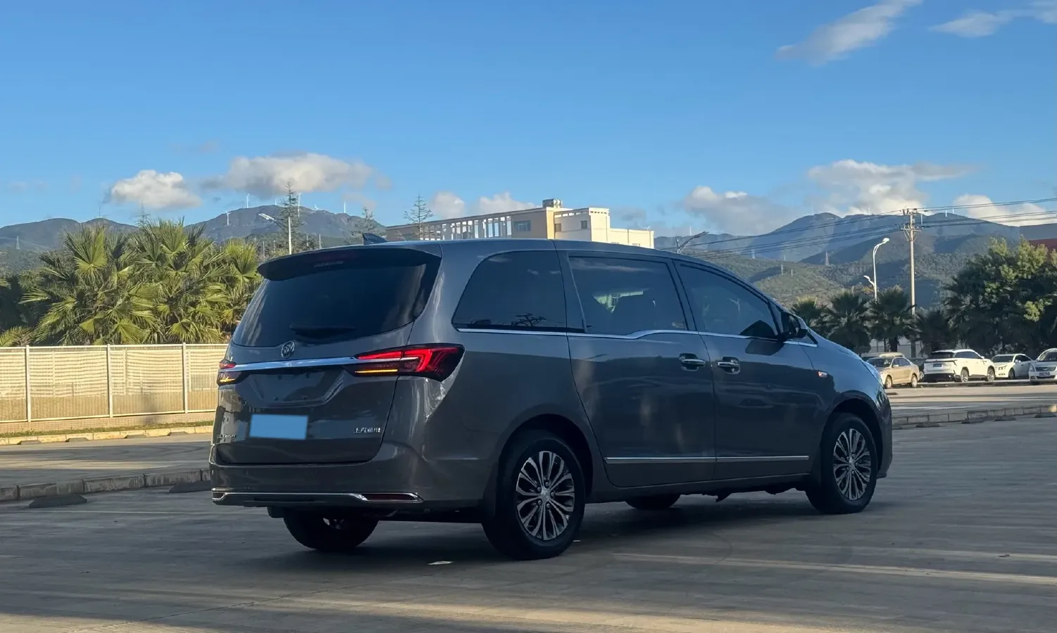 2021 Buick GL8 2.0T 237HP L4 9AT,autocango,china used car exporter,china ev exporter,chinese used car exporter,chinese used ev exporter