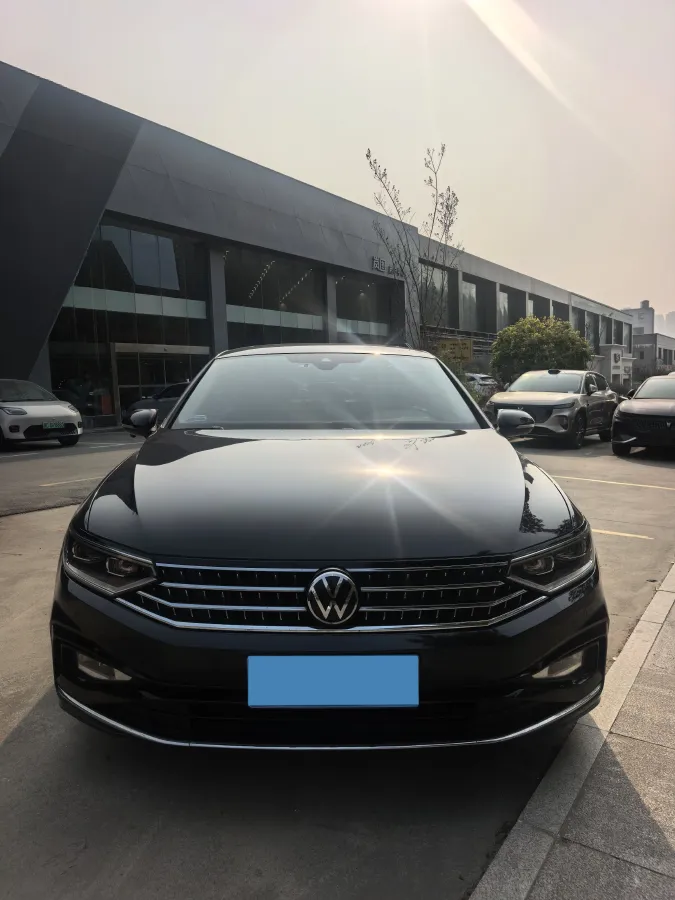 2023 Volkswagen Magotan 2.0T 186HP L4 7DCT,autocango,china used car exporter,china ev exporter,chinese used car exporter,chinese used ev exporter