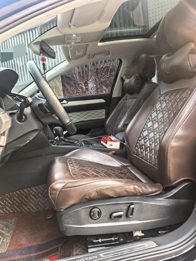 2023 Volkswagen Magotan 2.0T 186HP L4 7DCT,autocango,china used car exporter,china ev exporter,chinese used car exporter,chinese used ev exporter