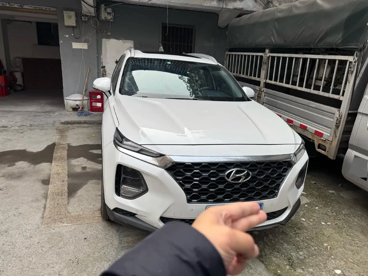 2021 Hyundai Custo 2.0T 236HP L4 8AT,autocango,china used car exporter,china ev exporter,chinese used car exporter,chinese used ev exporter