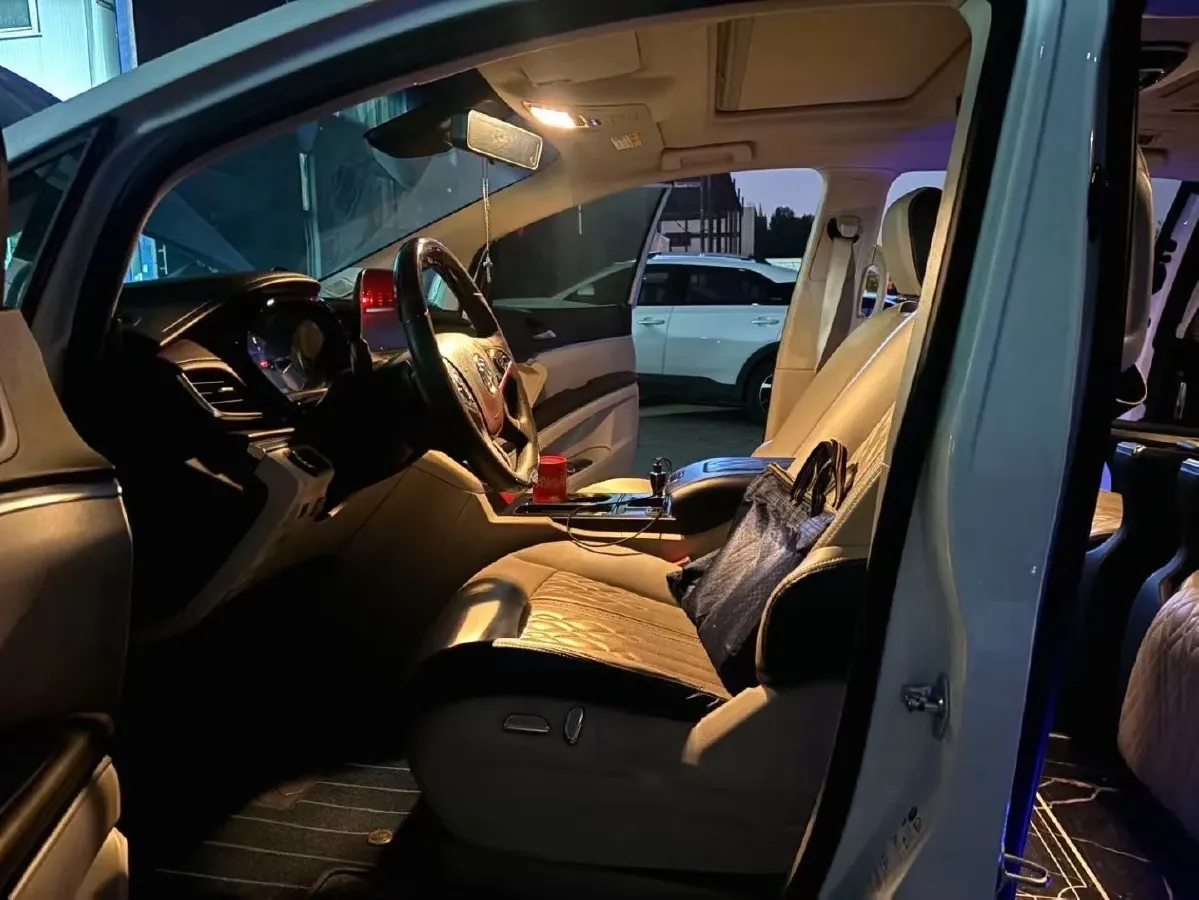 2022 Buick GL8 2.0T 237HP L4 9AT,autocango,china used car exporter,china ev exporter,chinese used car exporter,chinese used ev exporter