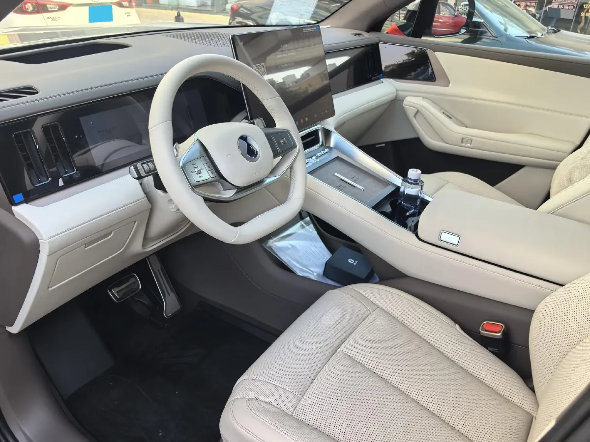 2025 Denza DenzaN8L 2.0T 207HP L4 E-CVT PHEV,autocango,china used car exporter,china ev exporter,chinese used car exporter,chinese used ev exporter