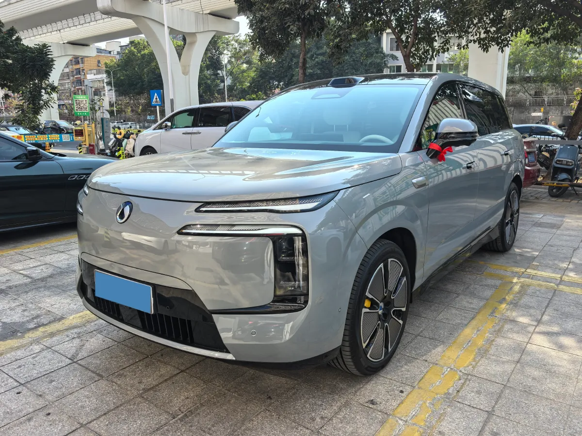 2025 Denza DenzaN8L 2.0T 207HP L4 E-CVT PHEV,autocango,china used car exporter,china ev exporter,chinese used car exporter,chinese used ev exporter