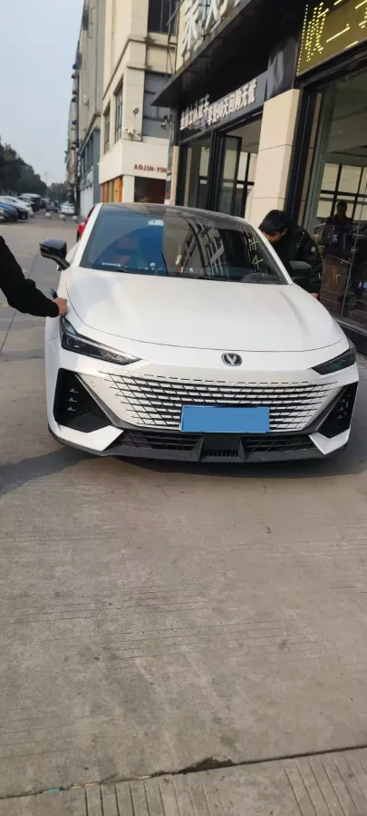 2023 ChangAn UNI-V 1.5T 188HP L4 7DCT,autocango,china used car exporter,china ev exporter,chinese used car exporter,chinese used ev exporter