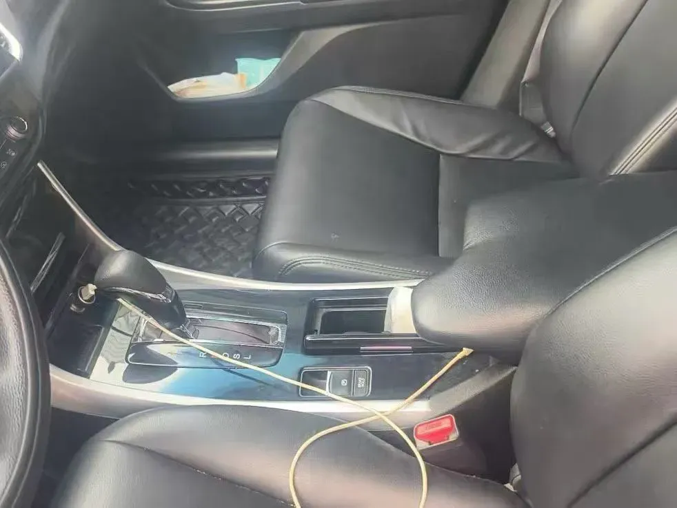 2023 ChangAn UNI-V 1.5T 188HP L4 7DCT,autocango,china used car exporter,china ev exporter,chinese used car exporter,chinese used ev exporter