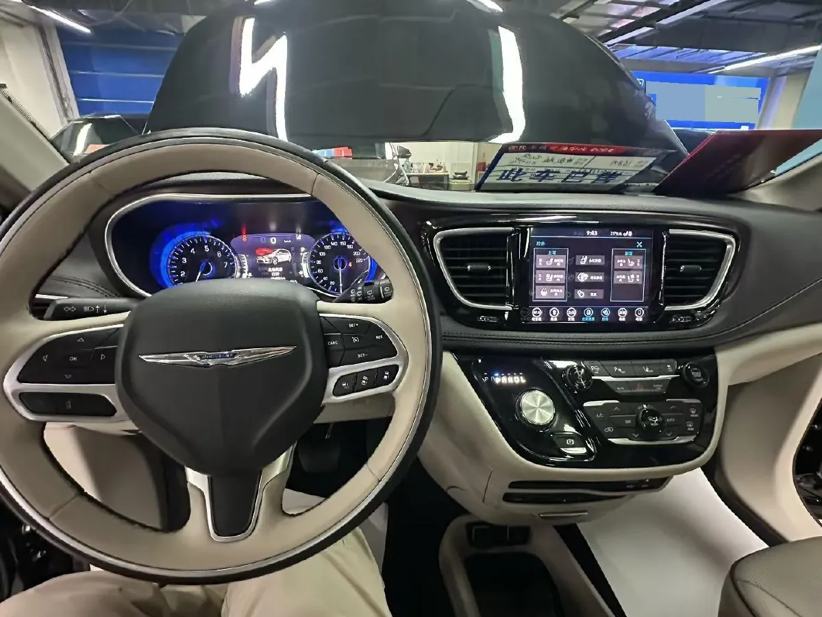 2017 Chrysler Pacifica 3.6L 279HP V6 9AT,autocango,china used car exporter,china ev exporter,chinese used car exporter,chinese used ev exporter