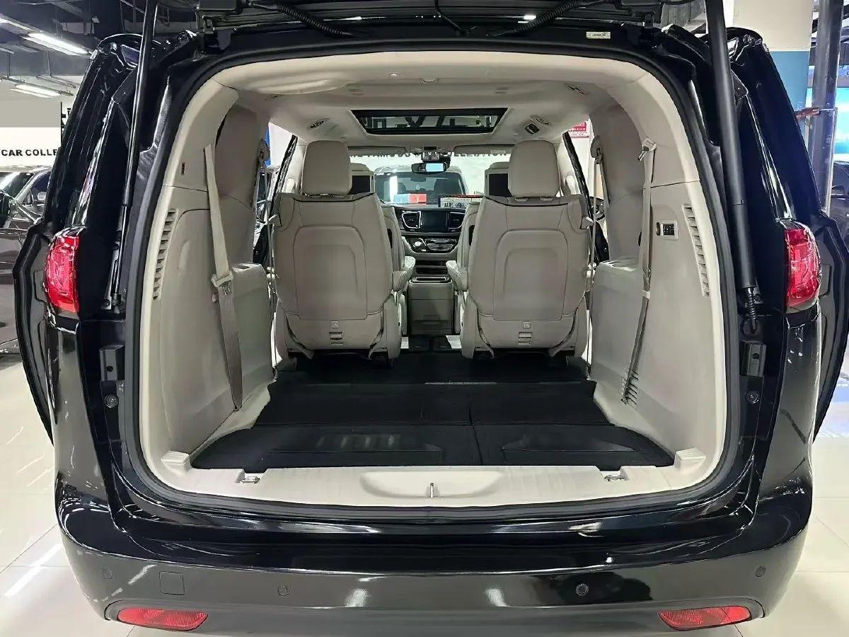 2017 Chrysler Pacifica 3.6L 279HP V6 9AT,autocango,china used car exporter,china ev exporter,chinese used car exporter,chinese used ev exporter