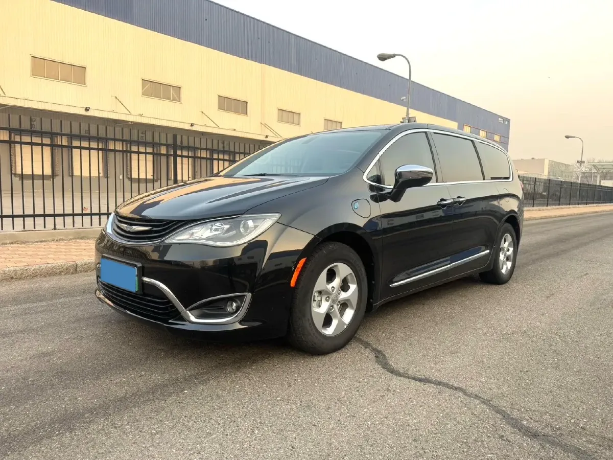2017 Chrysler Pacifica 3.6L 279HP V6 9AT,autocango,china used car exporter,china ev exporter,chinese used car exporter,chinese used ev exporter