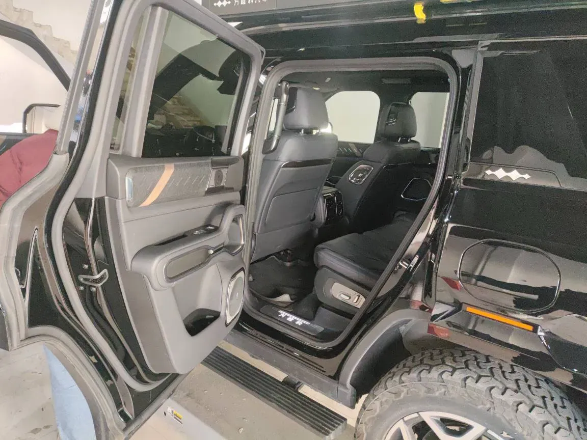 2025 FangChengBao Bao 8 2.0T 245HP L4 E-CVT PHEV 36.8KWH,autocango,china used car exporter,china ev exporter,chinese used car exporter,chinese used ev exporter