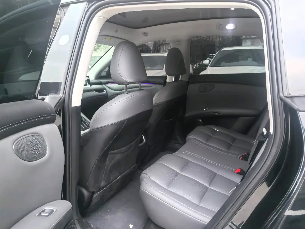 2023 IM LS6 BEV 71KWH,autocango,china used car exporter,china ev exporter,chinese used car exporter,chinese used ev exporter