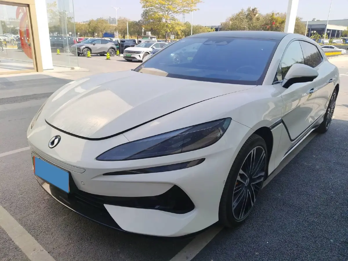 2024 Denza DenzaZ9GT 2.0T 207HP L4 E-CVT PHEV 38.5KWH