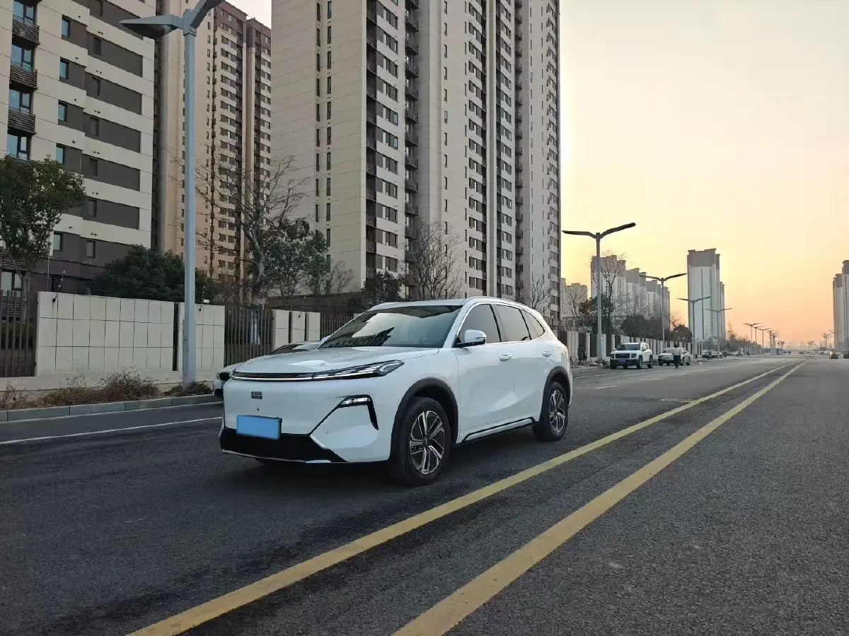 2025 BYD Sea Lion 05 DM-i 1.5L 101HP L4 E-CVT PHEV 18.3KWH