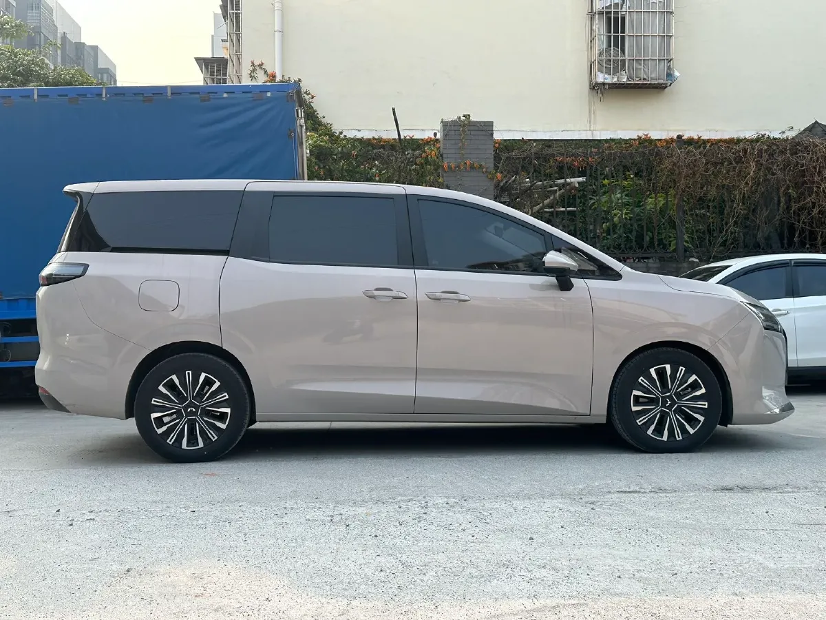 2025 Geely Galaxy L6 1.5L 112HP L4 1DHT PHEV 19.09KWH,autocango,china used car exporter,china ev exporter,chinese used car exporter,chinese used ev exporter