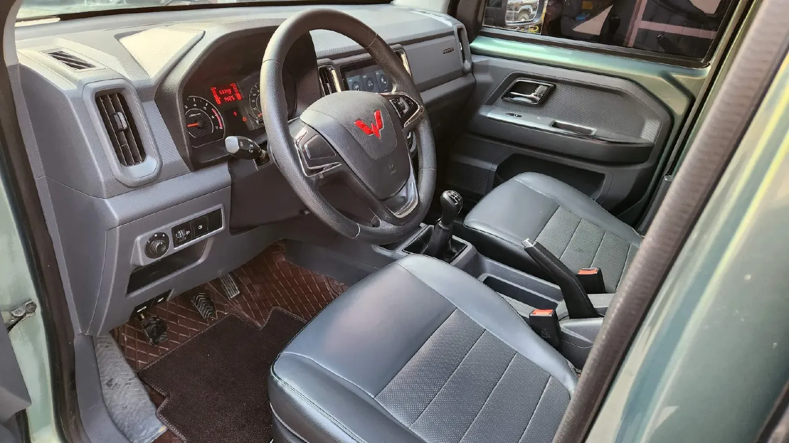 2021 WuLing ZhentTu 1.5L 99HP L4 5MT,autocango,china used car exporter,china ev exporter,chinese used car exporter,chinese used ev exporter