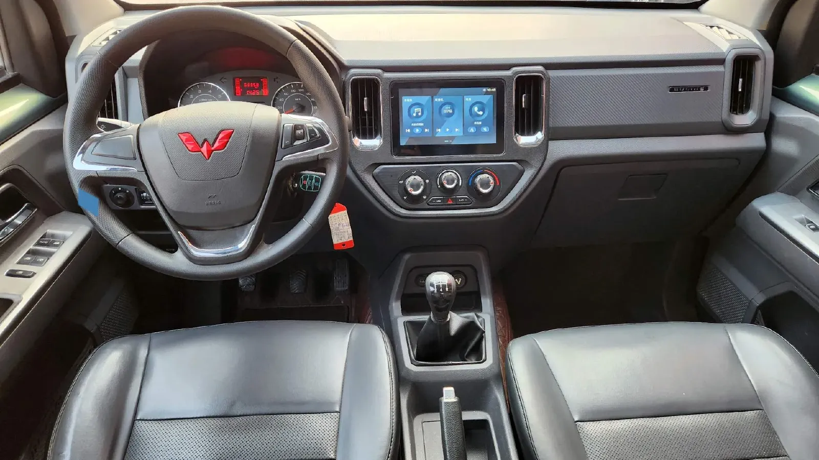 2021 WuLing ZhentTu 1.5L 99HP L4 5MT,autocango,china used car exporter,china ev exporter,chinese used car exporter,chinese used ev exporter