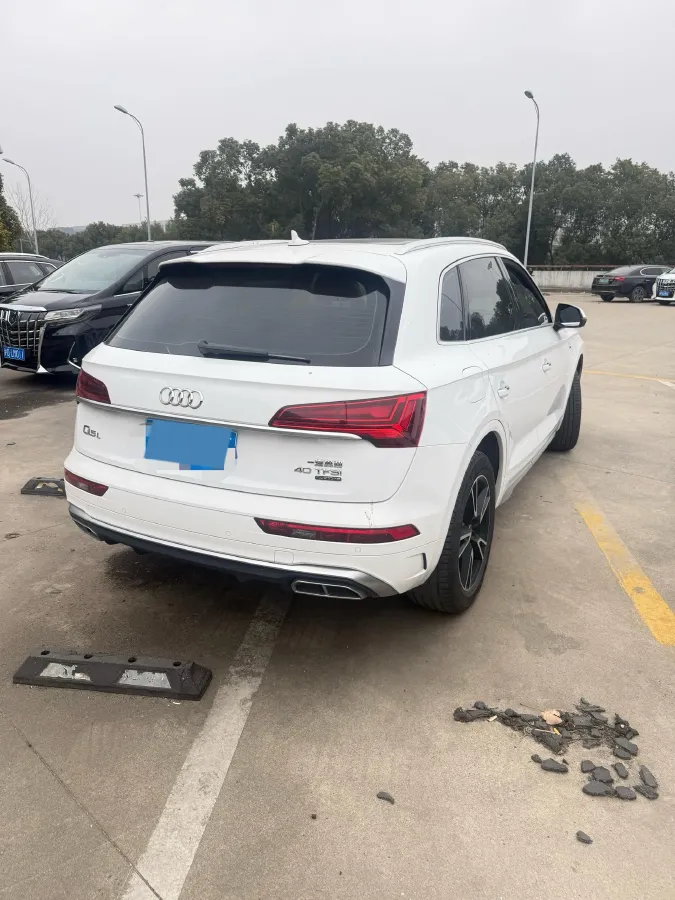 2023 Audi Q5L 2.0T 190HP L4 7DCT,autocango,china used car exporter,china ev exporter,chinese used car exporter,chinese used ev exporter