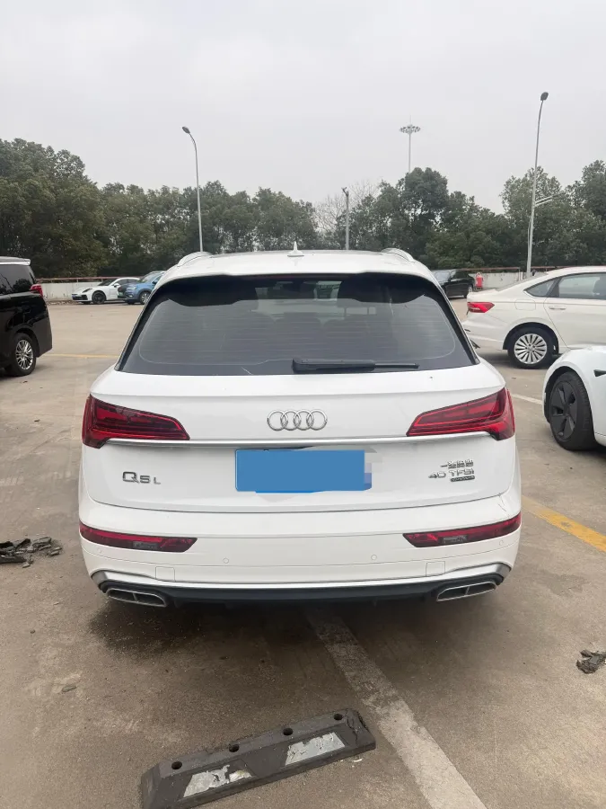 2023 Audi Q5L 2.0T 190HP L4 7DCT,autocango,china used car exporter,china ev exporter,chinese used car exporter,chinese used ev exporter