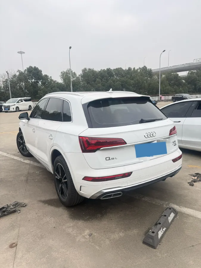 2023 Audi Q5L 2.0T 190HP L4 7DCT,autocango,china used car exporter,china ev exporter,chinese used car exporter,chinese used ev exporter