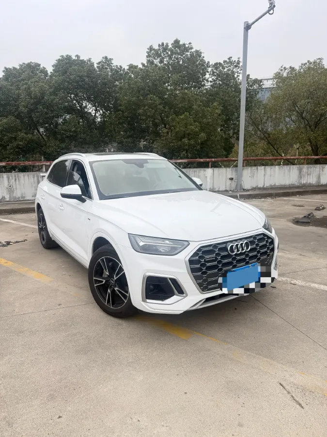 2023 Audi Q5L 2.0T 190HP L4 7DCT,autocango,china used car exporter,china ev exporter,chinese used car exporter,chinese used ev exporter