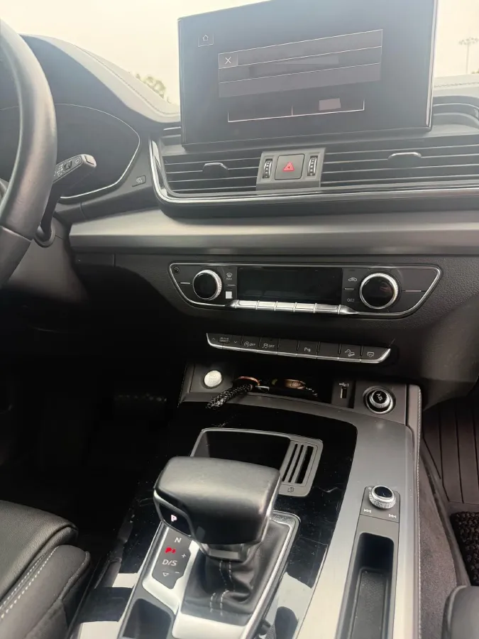 2023 Audi Q5L 2.0T 190HP L4 7DCT,autocango,china used car exporter,china ev exporter,chinese used car exporter,chinese used ev exporter