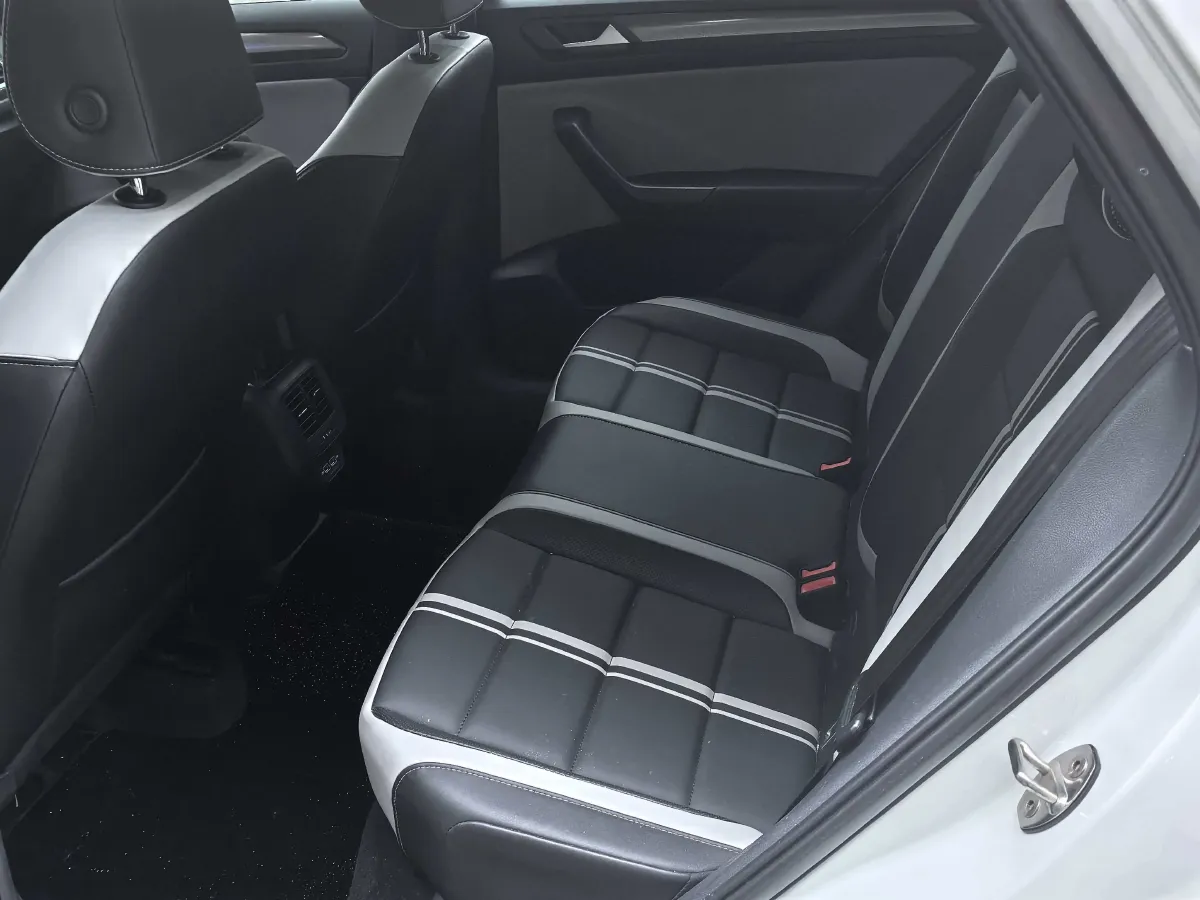 2023 Volkswagen T-Roc 1.5T 160HP L4 7DCT,autocango,china used car exporter,china ev exporter,chinese used car exporter,chinese used ev exporter