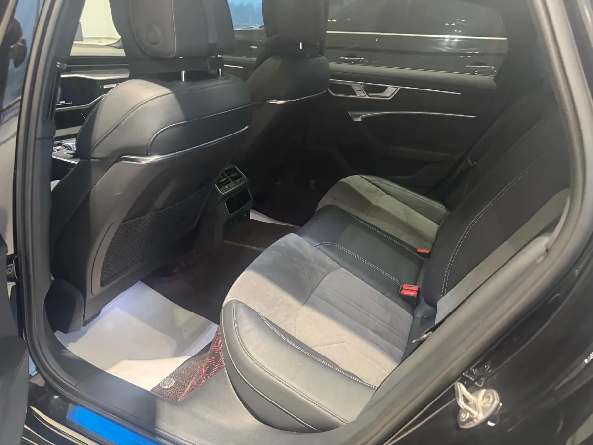 2024 Audi A6L 2.0T 245HP L4 7DCT,autocango,china used car exporter,china ev exporter,chinese used car exporter,chinese used ev exporter