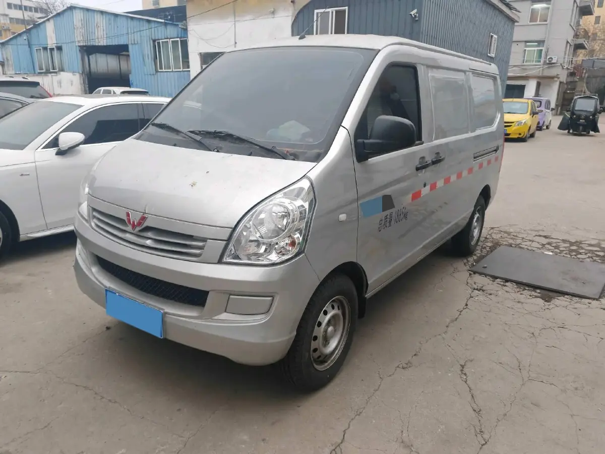 2022 WuLing RongGuang S 1.2L 76HP L4 5MT