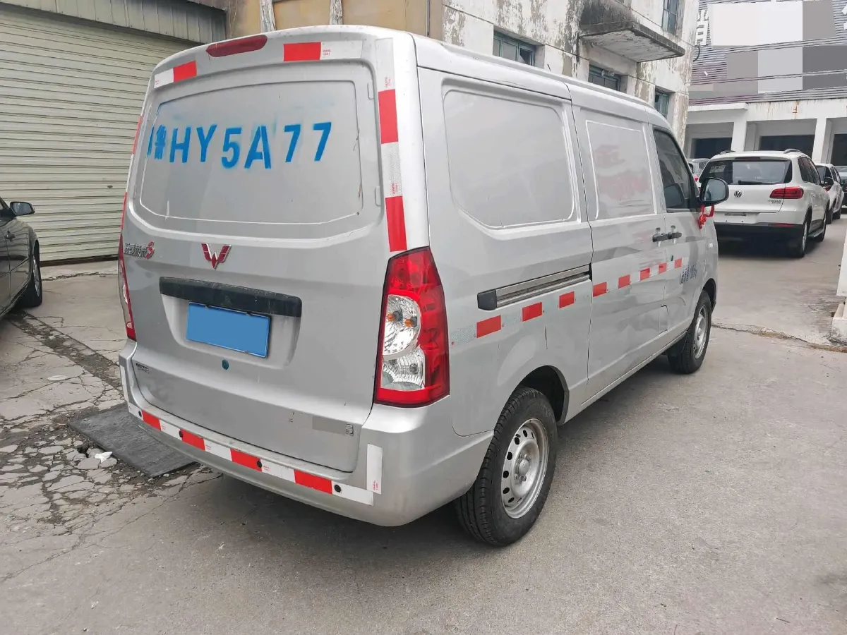2022 WuLing RongGuang S 1.2L 76HP L4 5MT,autocango,china used car exporter,china ev exporter,chinese used car exporter,chinese used ev exporter