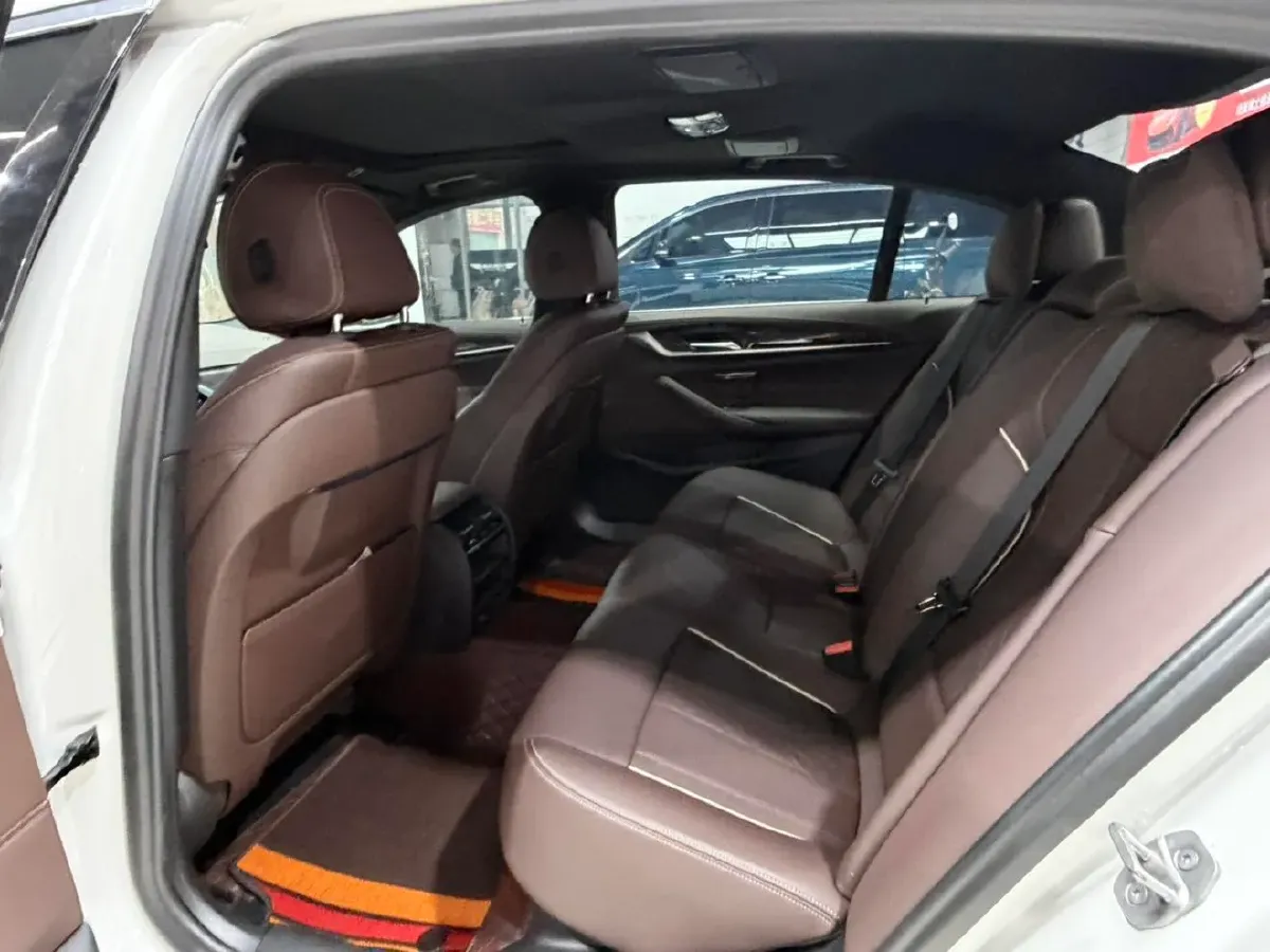 2022 BMW 5 Series 2.0T 184HP L4 8AT,autocango,china used car exporter,china ev exporter,chinese used car exporter,chinese used ev exporter