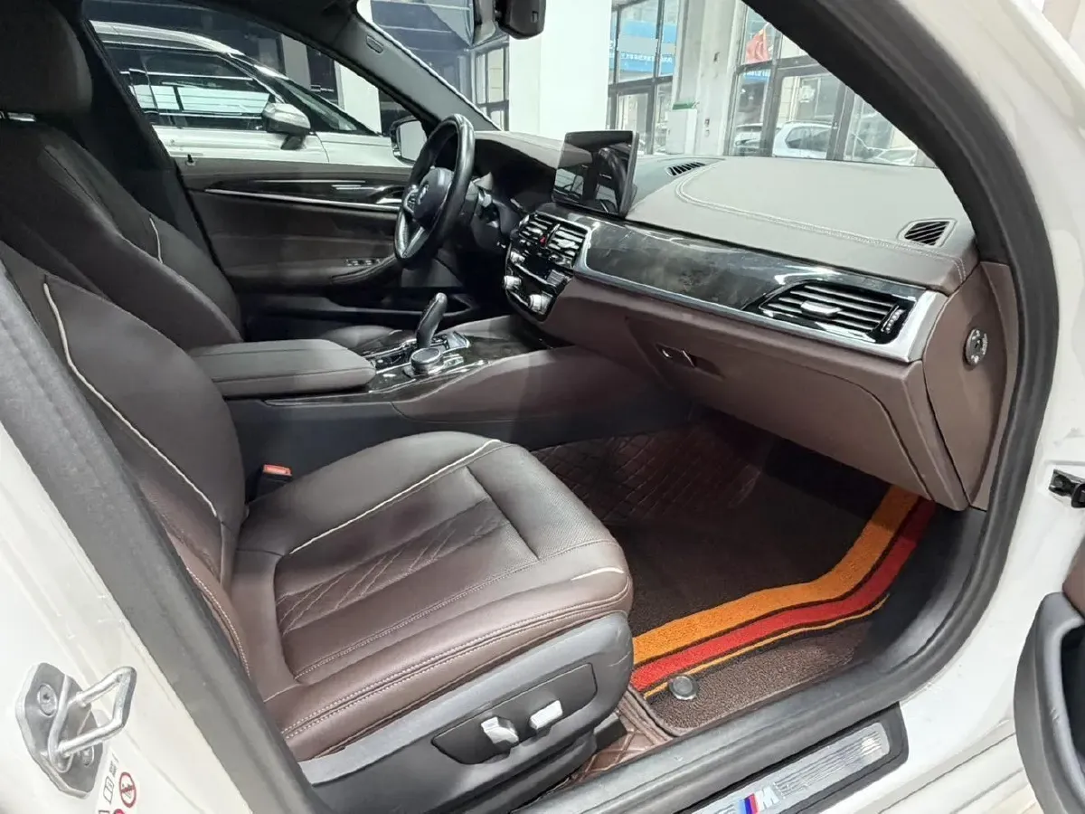 2022 BMW 5 Series 2.0T 184HP L4 8AT,autocango,china used car exporter,china ev exporter,chinese used car exporter,chinese used ev exporter
