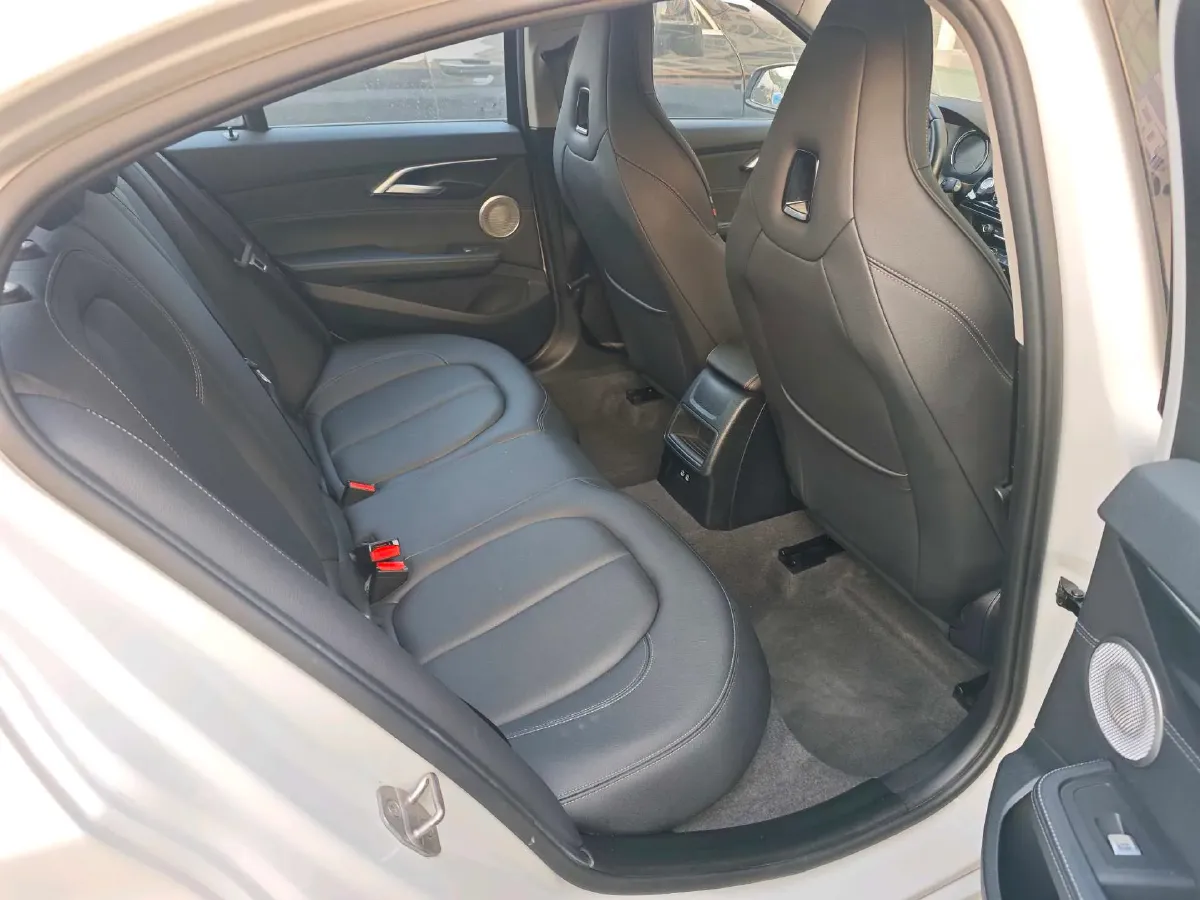 2021 BMW 1 Series 2.0T 192HP L4 7DCT,autocango,china used car exporter,china ev exporter,chinese used car exporter,chinese used ev exporter