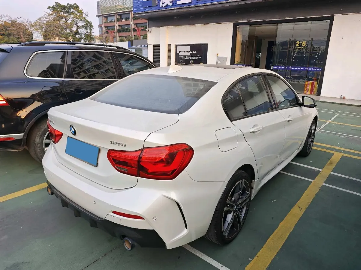 2021 BMW 1 Series 2.0T 192HP L4 7DCT,autocango,china used car exporter,china ev exporter,chinese used car exporter,chinese used ev exporter