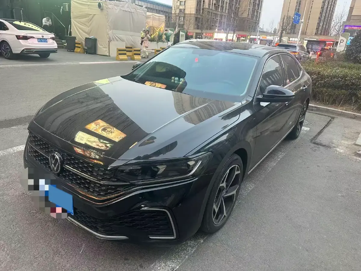 2024 Volkswagen Passat 2.0T 220HP L4 7DCT