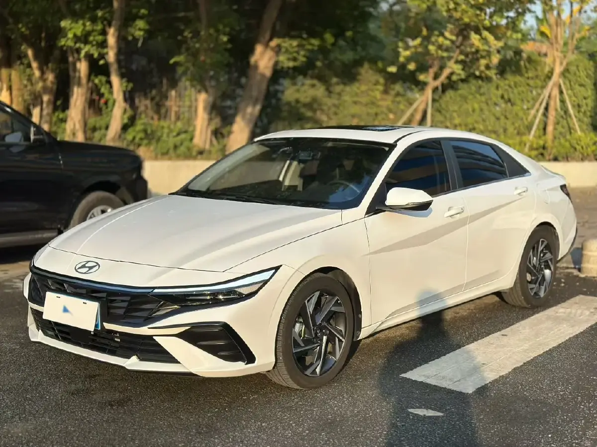 2023 Hyundai Elantra 1.5L 115HP L4 CVT