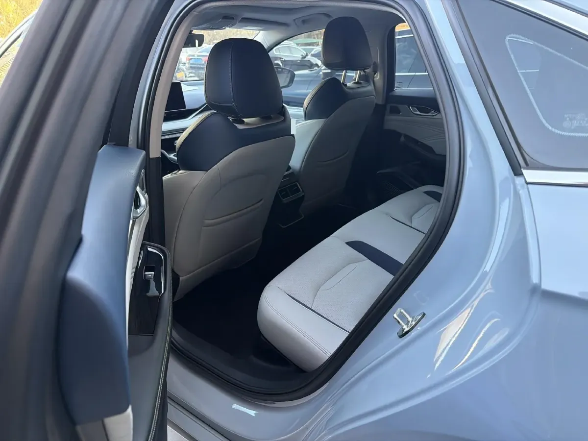 2023 Geely Preface 2.0T 190HP L4 7DCT,autocango,china used car exporter,china ev exporter,chinese used car exporter,chinese used ev exporter