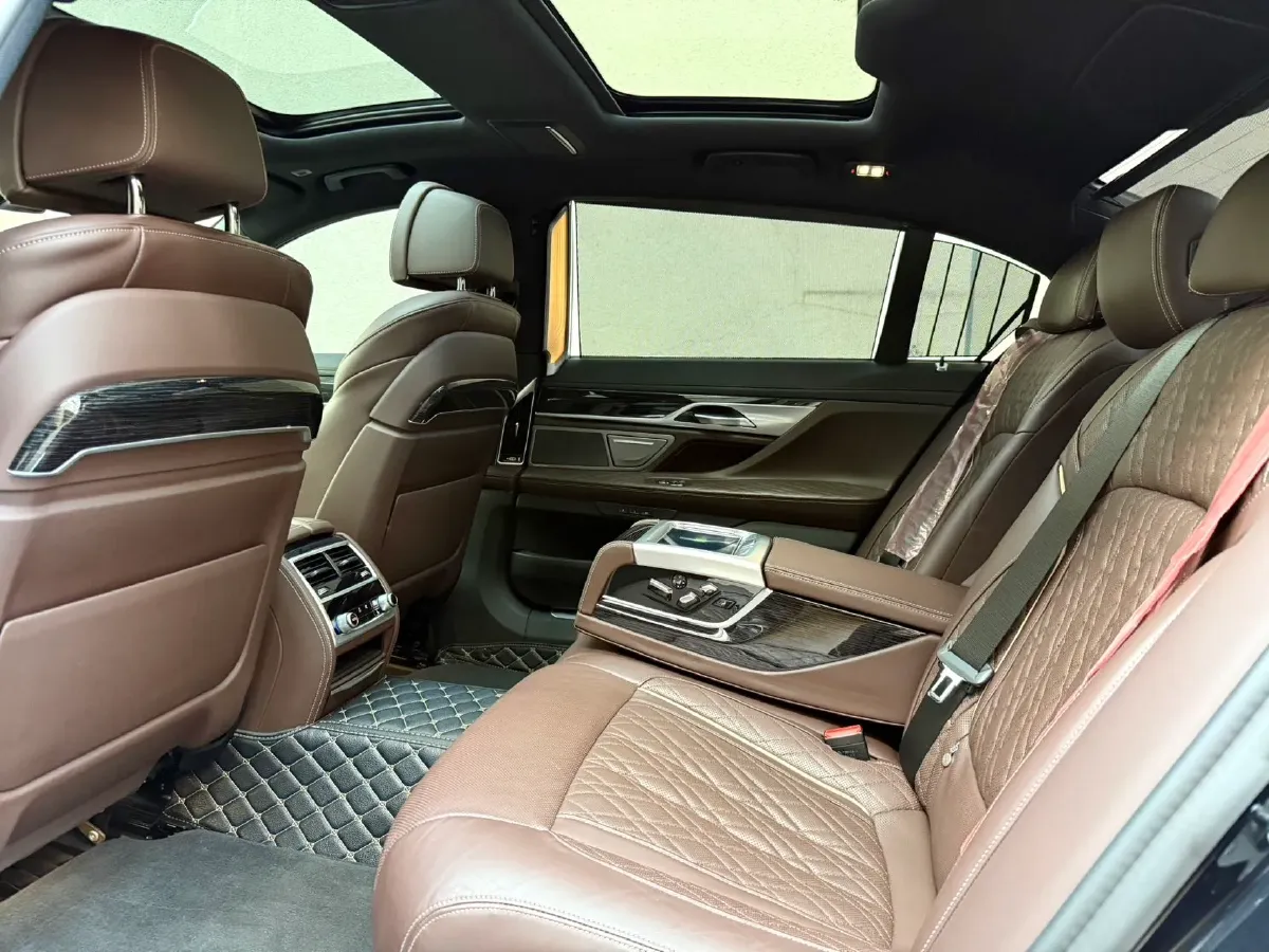 2021 BMW 7 Series 3.0T 340HP L6 8AT,autocango,china used car exporter,china ev exporter,chinese used car exporter,chinese used ev exporter