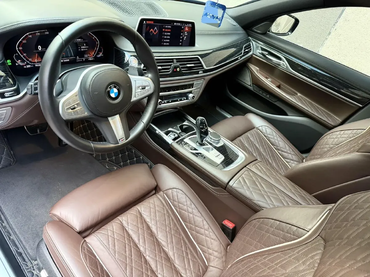 2021 BMW 7 Series 3.0T 340HP L6 8AT,autocango,china used car exporter,china ev exporter,chinese used car exporter,chinese used ev exporter