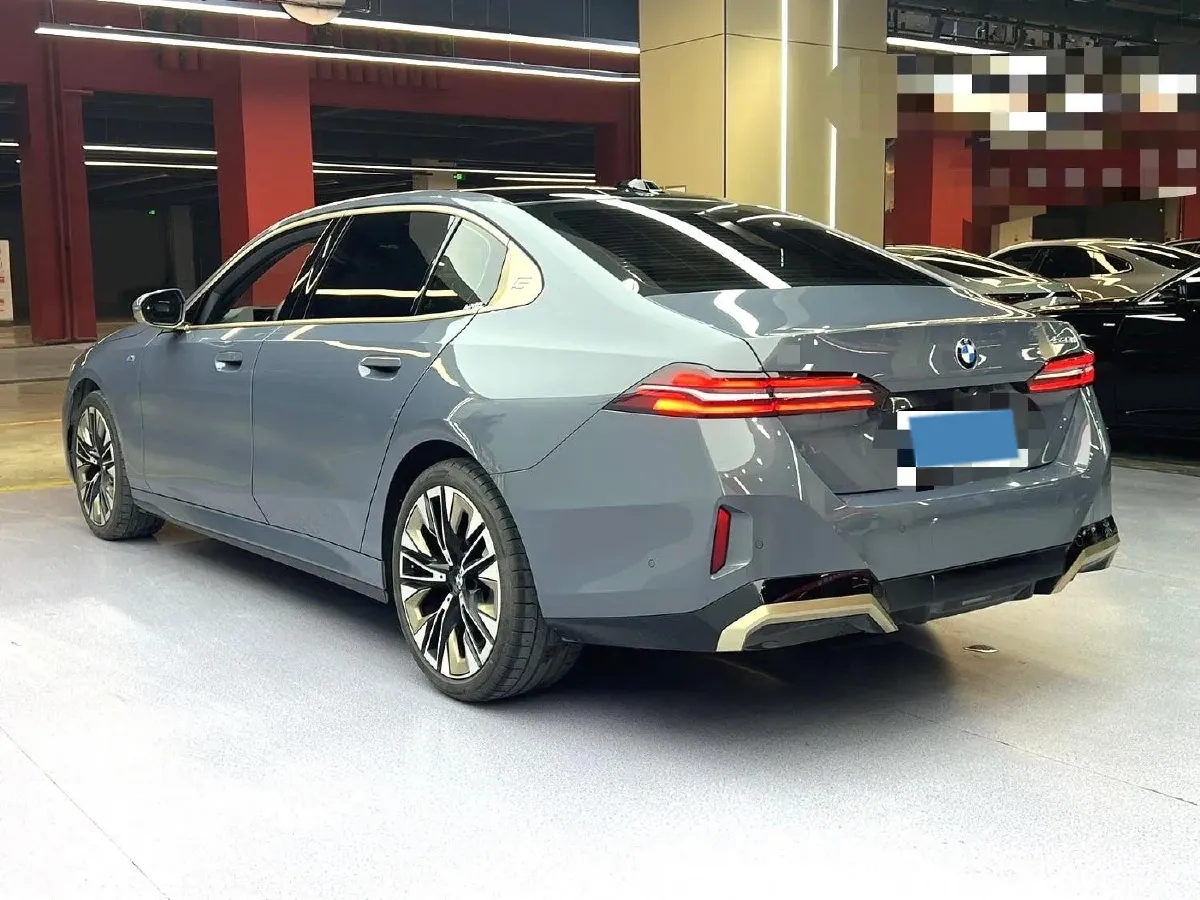 2024 BMW 5 Series 2.0T 258HP L4 8AT,autocango,china used car exporter,china ev exporter,chinese used car exporter,chinese used ev exporter