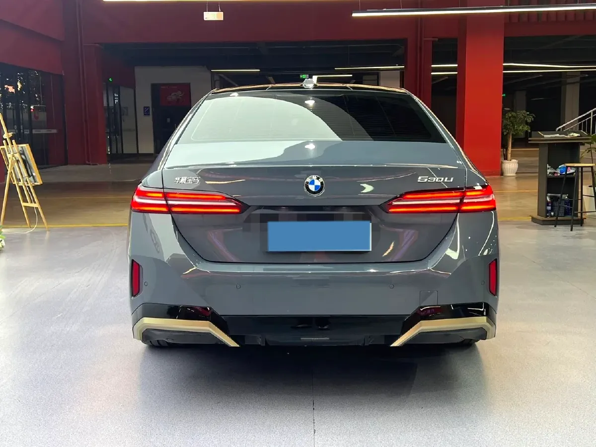 2024 BMW 5 Series 2.0T 258HP L4 8AT,autocango,china used car exporter,china ev exporter,chinese used car exporter,chinese used ev exporter