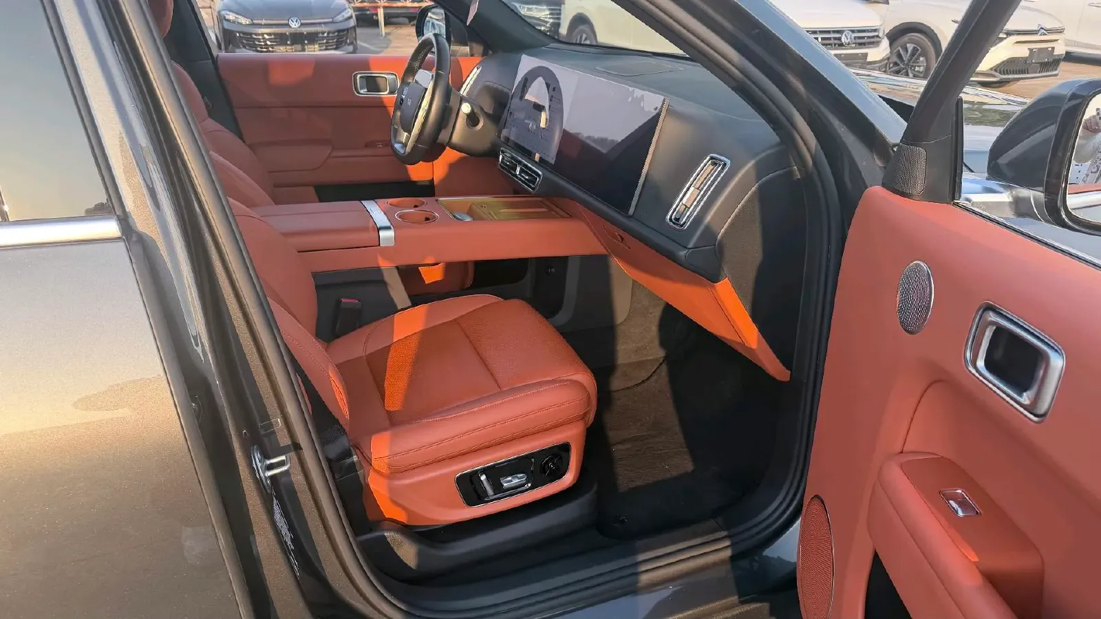 2024 Volvo S60 2.0T 197HP L4 7DCT,autocango,china used car exporter,china ev exporter,chinese used car exporter,chinese used ev exporter