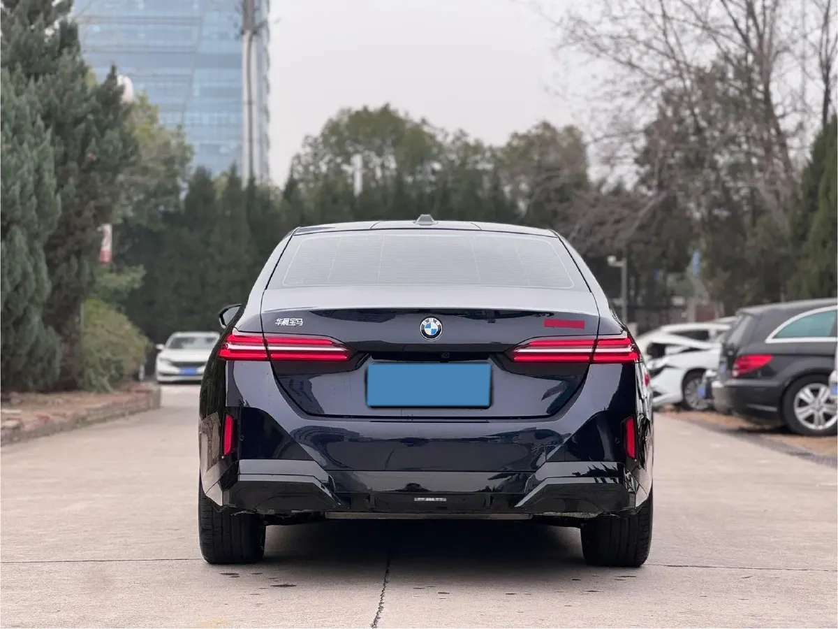 2024 BMW 5 Series 2.0T 190HP L4 8AT,autocango,china used car exporter,china ev exporter,chinese used car exporter,chinese used ev exporter