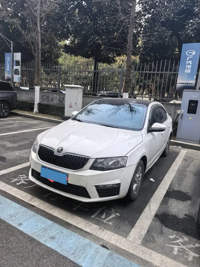 2017 Skoda Octavia 1.6L 110HP L4 6AT