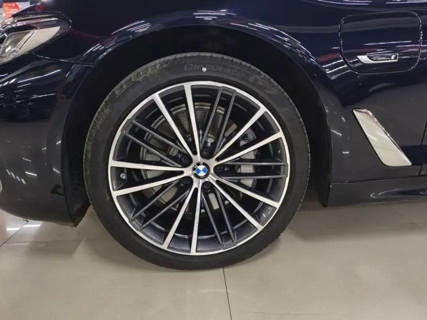 2022 BMW 5 Series 2.0T 184HP L4 8AT PHEV 17.7KWH,autocango,china used car exporter,china ev exporter,chinese used car exporter,chinese used ev exporter